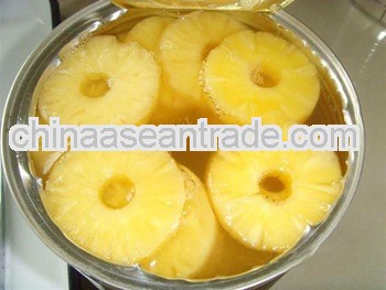 Canned pineapple slices and pieces