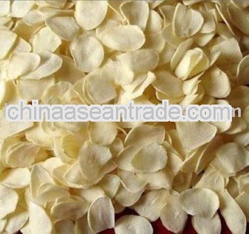 Freeze dried garlic flakes