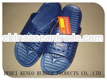 Men durable slippers from manufacture
