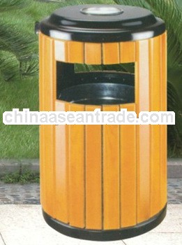 rolling trash can for environmental protection