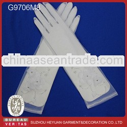 Beautiful applique yarn wedding gloves