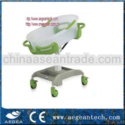 Adjustable plastic green bassinets