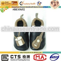lovely design fashion black soft sole sheepskin baby shoes
