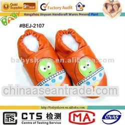 lovely pattern soft sole sheepskin leather baby shoe