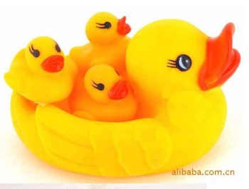 Cute1 Mother Duck & 3 yellow Duckling Sounding Swimming Animals Toys for Kids Children  as Gifts