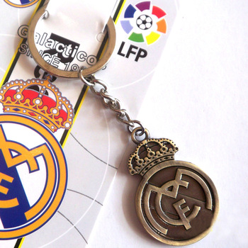 HOT SELLING Double Faced Vintage Metal Badge Real Madrid Fans Keychain Souvenir Sculpture Free Shipp
