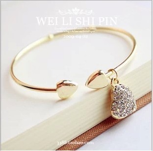 Min order $10 (mix order) Rhinestone hollow heart bracelet Bangle