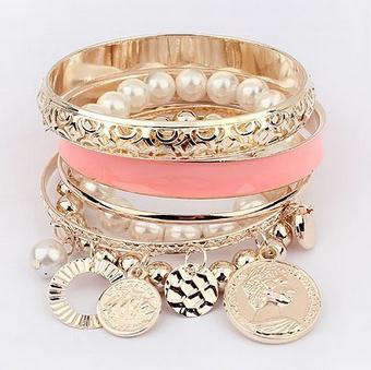 Min order is 10usd ( Mix order ) 61D51   Fashion New style exquisite hollow Bracelet Bangle Free Shi
