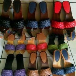 Zahra sandals