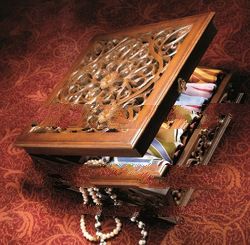 Wooden Gift Box used Cut Through Carving Techniques