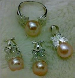 Pearls jewelry of Lombok