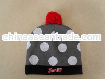 100% acrylic bobble hat beanie with tall ball