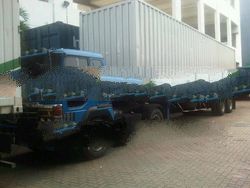 Hino Trailer with container