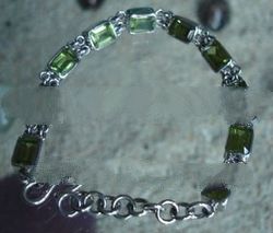 BFMN0023 - Sterling Silver Bracelet with Peridot S-Hook