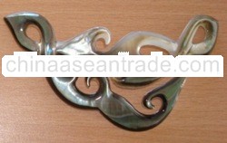 shell necklace carving