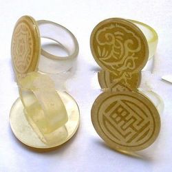 Logo's resin ring