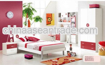 2013 fashion red children bedroom suite was made from E1 MDF board and environmental protection pain