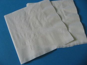 23*23cm ,1 ply,18 gsm 1/4 fold embossed virgin pulp white folding tissue paper napkins