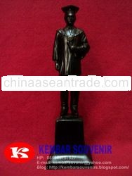 menjual patung wisuda fiber griter menarik, tempat meproduksi patung wisuda fiber resin griter, pemb