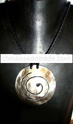 Jewelry Gemstone Shell with Synthetic Leather Choker