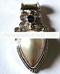 Silver Pendant With Tear Shape Mabe