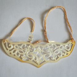 seashell necklace art carving