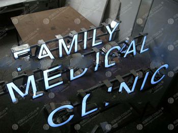 3D illuminated letters with raceway