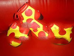 clown shoes