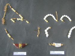 NECKLACE MADE OF SHELL