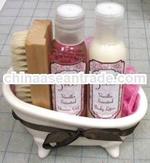 4PCS BODY LOTION AND SHOWER GEL BATH SET IN TUB WITH A RIBBON