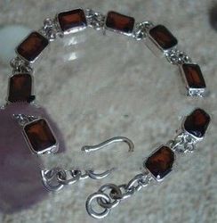 BFMN0024 - Sterling Silver Bracelet with Garnet S-Hook