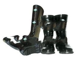 Acid-resistant rubber boots