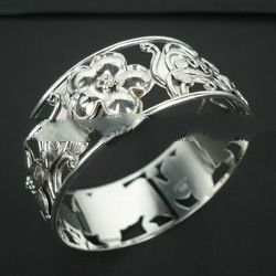 BFMN0031 - Sterling Silver Bangle with Flowers & Cutted Design