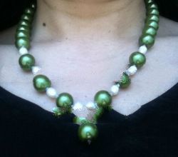 Lois pendant necklace