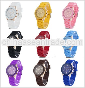 Alibaba supplier silicone geneva diamond quartz wrist watch for lady