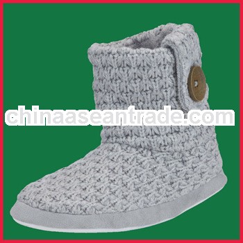 BHS096004 fashion lady knitted bootie slipper with heart button