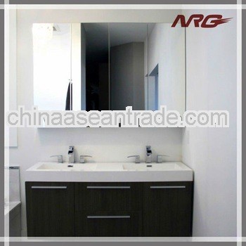 Bathroom mirrored cabinet