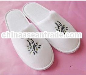 Disposable hotel slipper (the logo can be embroided)