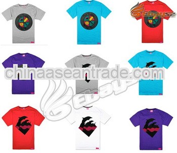 Fashionable embroidered men t-shirt with printing