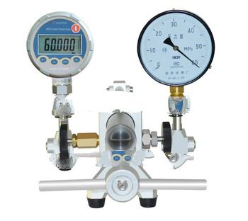 HX679A Hydraulic Comparator