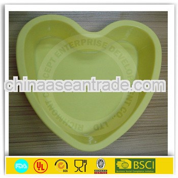 Heart shape silicone baking pan