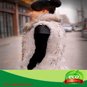High quality Winter Warm White Soft Female Raccoon Skin Coat