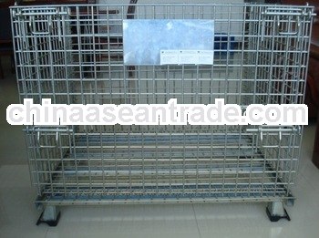 Industrial steel wire mesh container with foot protective sleeve