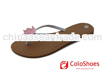 Ladies new design slippers in pu