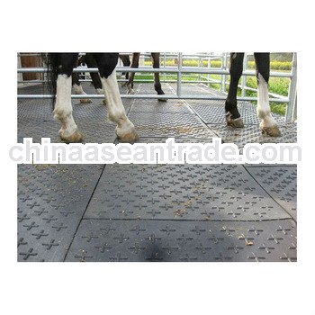 Leaf pattern stable for horse