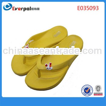 New design yellow slipper best selling western flip flops for women