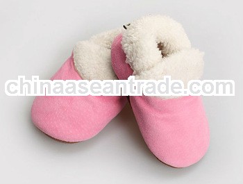 New leather baby shoes