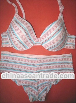 Sexy Mixed-Color Simple Style Bra Panty Set