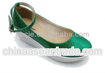 TODDER-1001 shinning PU upper and white PU outsole lady soft pu upper shoes