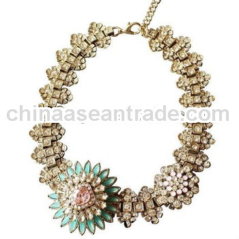Wholesale 2013 fashion designer jewelry, luxury chunky crystal necklace with flower pendant